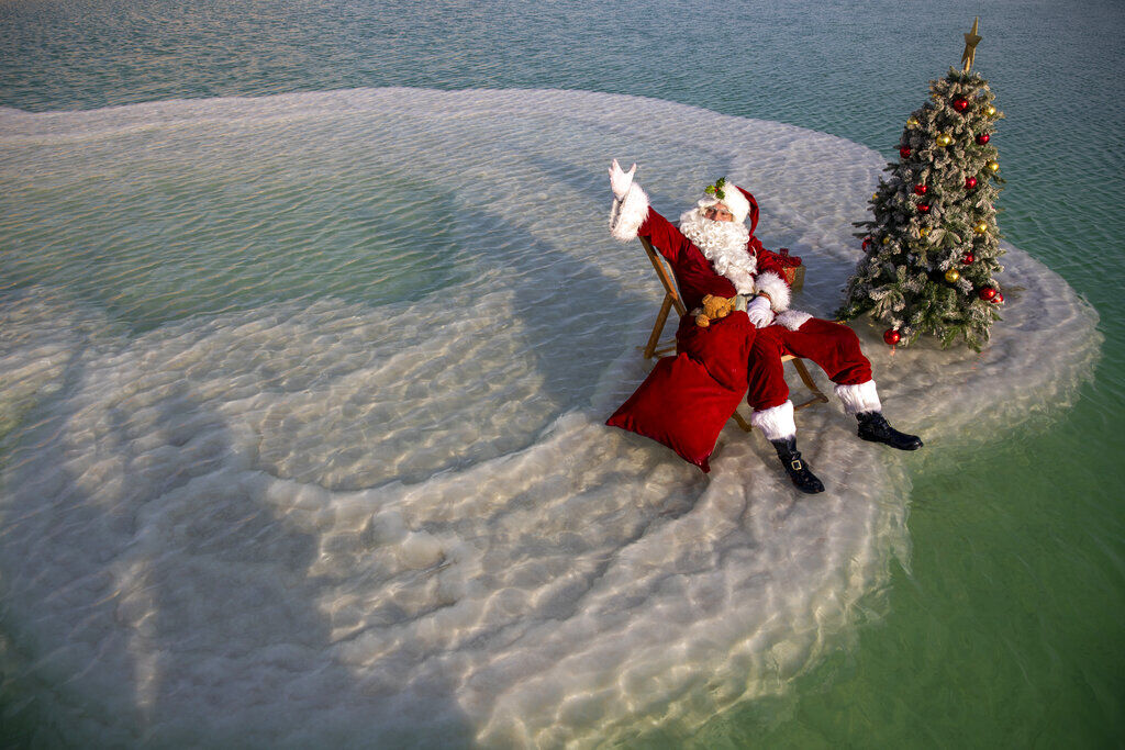 APTOPIX Virus Outbreak Israel Santa